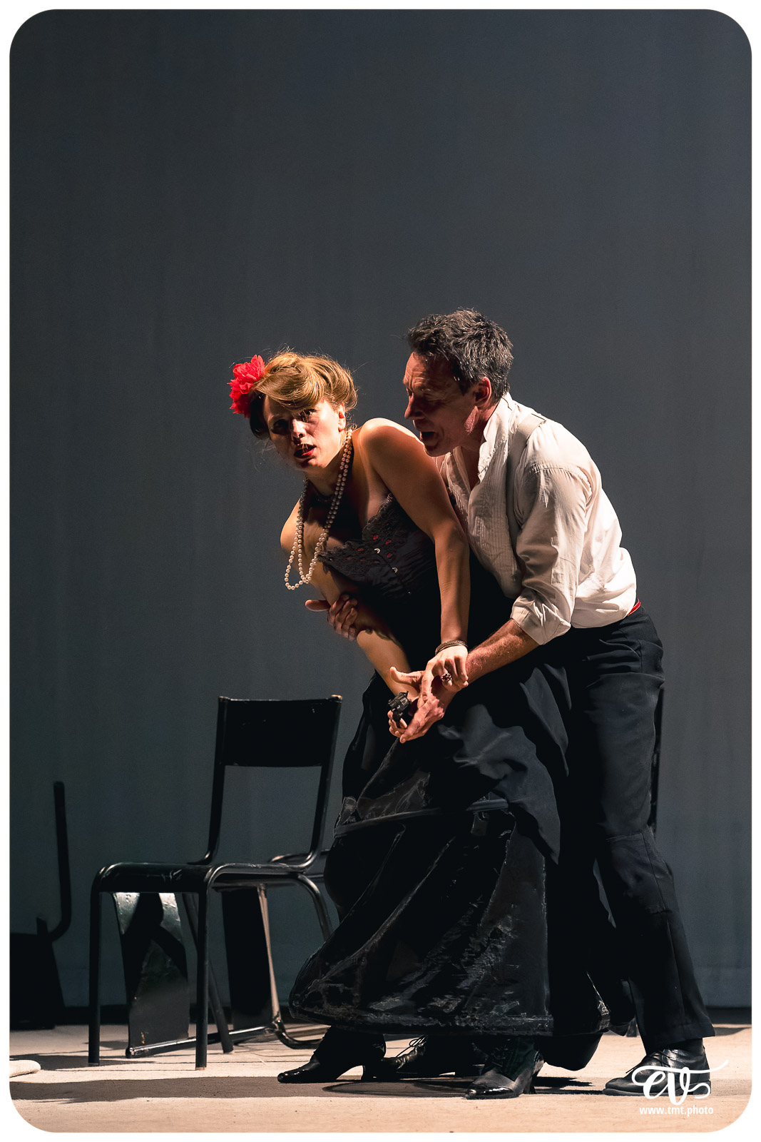 UN FIL A LA PATTE (CIE VIVA)